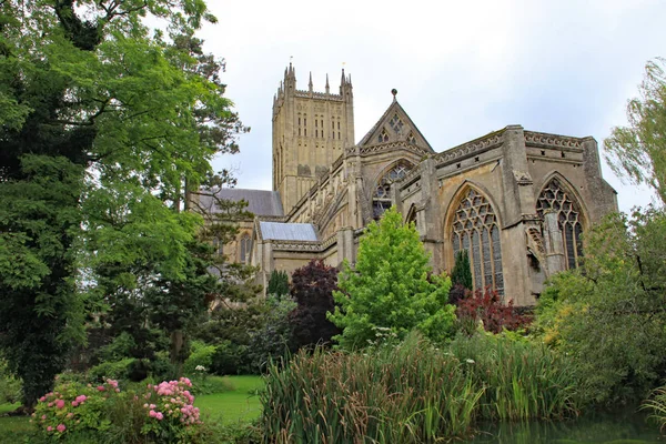 Les jardins du Palais épiscopal de Wells, Somerset, Angleterre — Photo