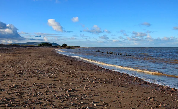 La plage de pierre déserte à Blue Anchor dans le Somerset, en Angleterre — Photo