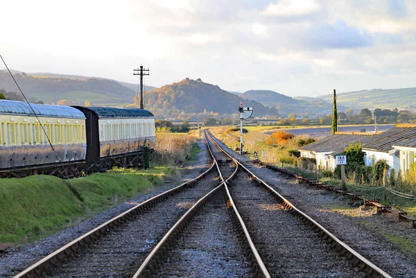 Stopy a body na konci předvedení pro modrou kotvu v Somerset. To je součást západní Somerseské historické železnice, která vede od biskupova Lydearda k Mineheadovi. — Stock fotografie