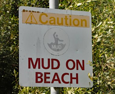 Kilve sahilindeki çamur uyarısı. Doğu Quantoxhead, Somerset, İngiltere yakınlarında.