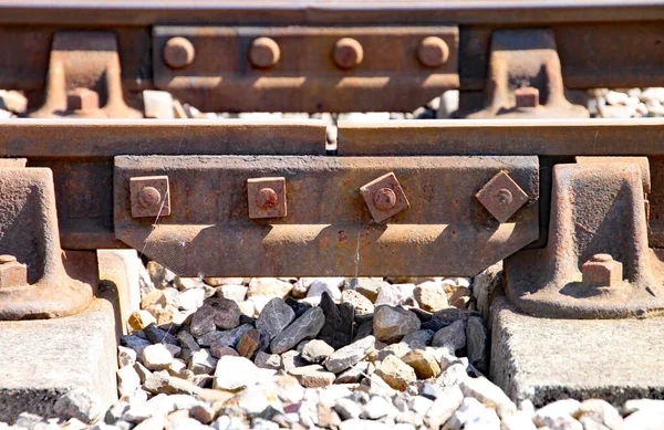 Nahaufnahme Eines Rostigen Eisenbahngleises Mit Den Muttern Und Bolzen Der — Stockfoto