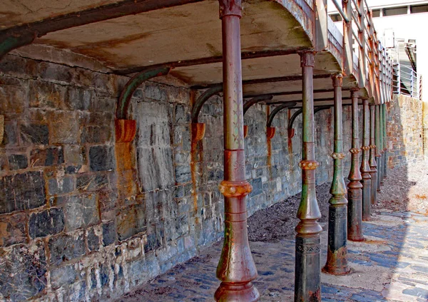 Postos Ferro Fundido Enferrujado Apoiar Plataforma Madeira Estação Ferroviária Dawlish — Fotografia de Stock