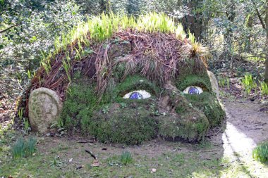 Heligan 'ın Kayıp Bahçeleri' ndeki dev heykel.