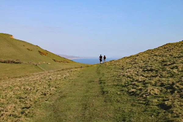 Couple Promène Dans Plongeon Dans Les Collines Seatown Dans Dorset — Photo