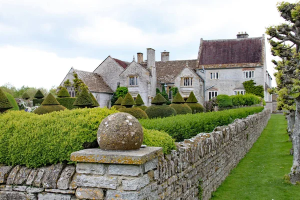 Tittar Över Formella Trädgårdarna Ett Historiskt Hus Landet Somerset England — Stockfoto