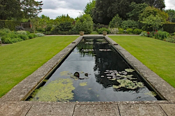Lagoa Ornamental Retangular Jardim Rural Inglês — Fotografia de Stock