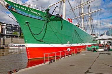 Rickmer Rickmers, Hamburg Limanı 'na demir attı.