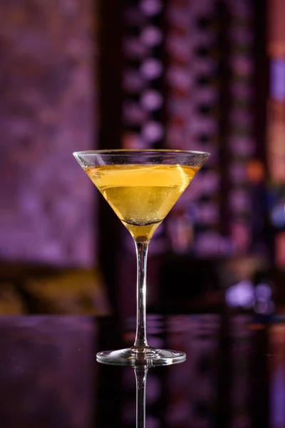 Nezbedný "pěkný koktejl na baru" — Stock fotografie