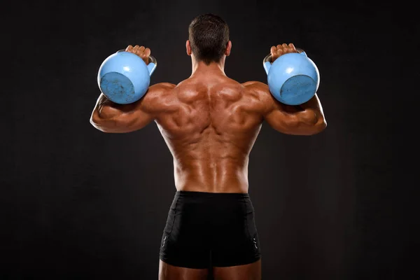 ケレベルで強い筋肉の男性運動 — ストック写真