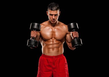 Gömleksiz Kas Erkekler Ağırlıkları ile Egzersiz