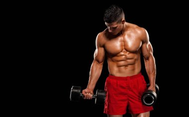 Gömleksiz Kas Erkekler Ağırlıkları ile Egzersiz