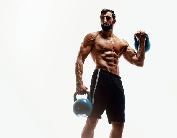 Starke Muskulöse Männer Trainieren Mit Kettlebells Als Teil Seines Cross — Stockfoto