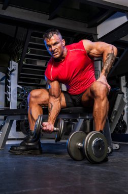 Vücut Geliştiren Ağırlık Kaldıran, Bip Bukleleri Yapan