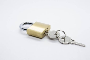 Asma kilit koruması ile güvenlik