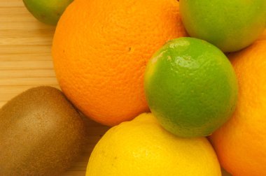 güzel renkli meyve kesme tahtası