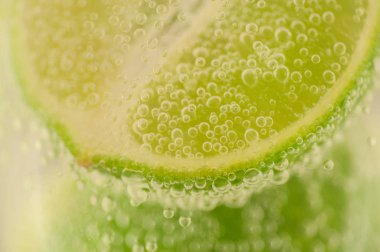 kireç ve kabarcık güzel makro su taze kokteyl