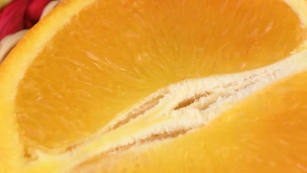 スライスされたオレンジ色の美しいマクロの詳細 — ストック動画