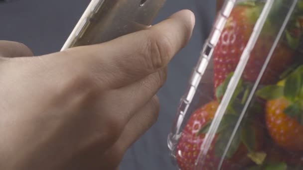 Vue Rapprochée Sélection Baies Fraises Framboises Bleuets — Video