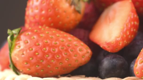 Vue Rapprochée Sélection Baies Fraises Framboises Bleuets — Video