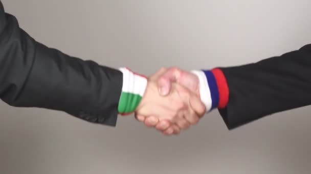 Conceptuele Handdruk Tussen Italië Rusland — Stockvideo