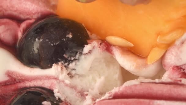 Dessert Con Crema Frutta Vista Vicino — Video Stock