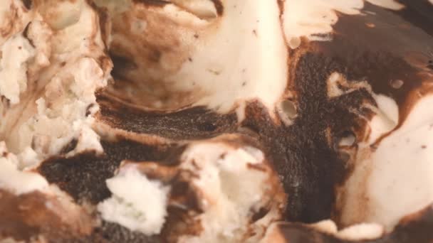 Dessert Dengan Krim Dan Buah Buahan Close View — Stok Video