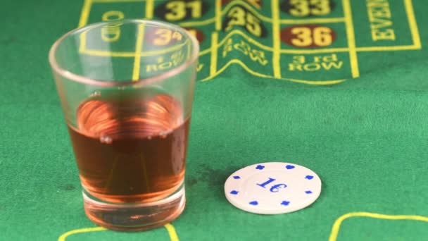 보드카 한잔과 도박꾼 — 비디오