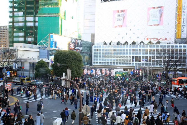 Tokio Japón Enero 2018 Los Japoneses Cruzan Calle Shibuya Shibuya —  Fotos de Stock