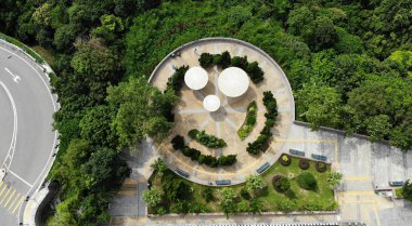 hong kong, mutlu gülümseme yolun dron görünümü