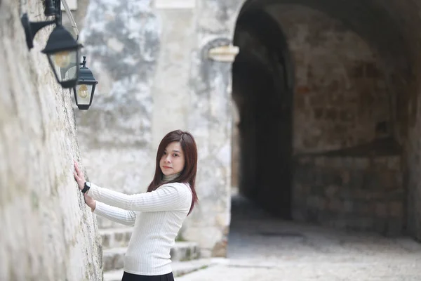 Chica Visita Casco Antiguo Dubrovnik —  Fotos de Stock