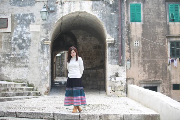 Menina Visita Dubrovnik Cidade — Fotografia de Stock