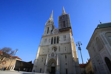 zagreb church with building