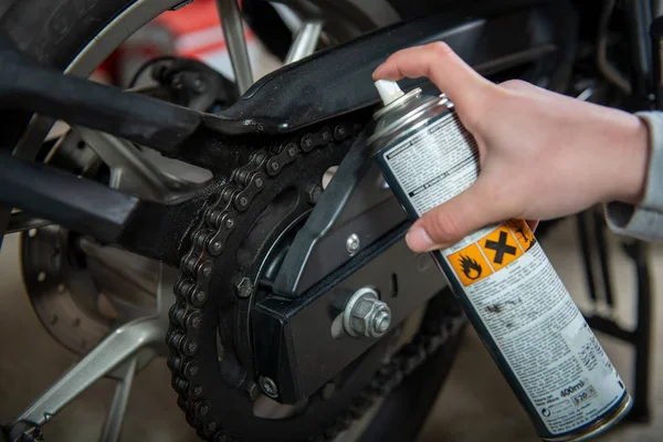 Lubricating Motorcycle Chain Chain Spray Grease — Stock Photo, Image