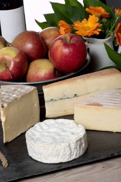 치즈와 노르망디 카망베르 — 스톡 사진
