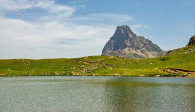 Fransızca Pyrenees dağ manzarası