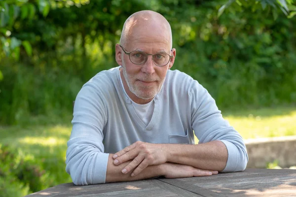 Porträt Eines Älteren Mannes Mit Brille Freien — Stockfoto