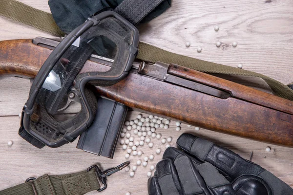 Arma Macia Com Óculos Proteção Monte Balas — Fotografia de Stock