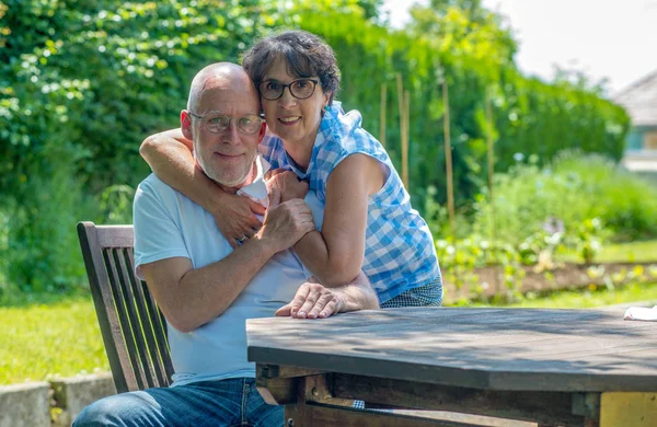 Happy Senior Couple Garden — Stock Photo, Image