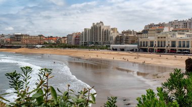 Biarritz sahilinin dalgaları.