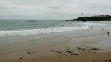 sörfçü dalgalar Biarritz Beach, Fransa