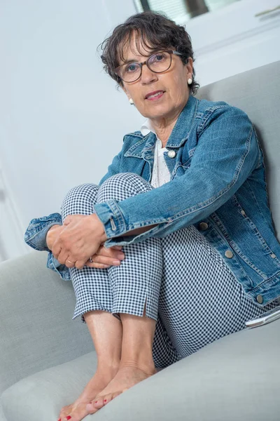 Retrato Una Hermosa Mujer Madura Casa — Foto de Stock