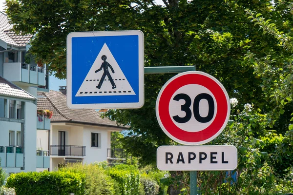 Snelheid Van Een Limiet Bij Franse Straten — Stockfoto