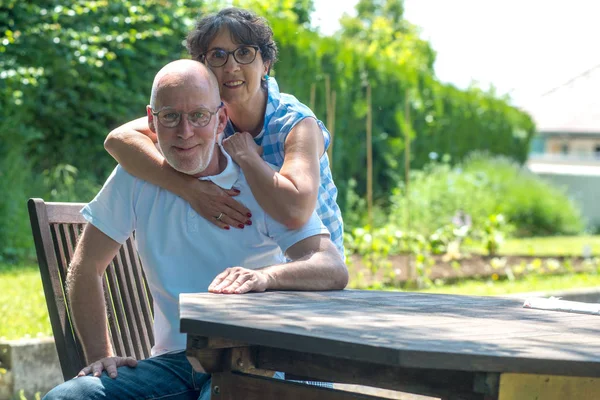 Happy Senior Couple Garden — Stock Photo, Image