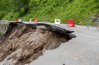 Fransızca Pyrenees yolda çöküşü