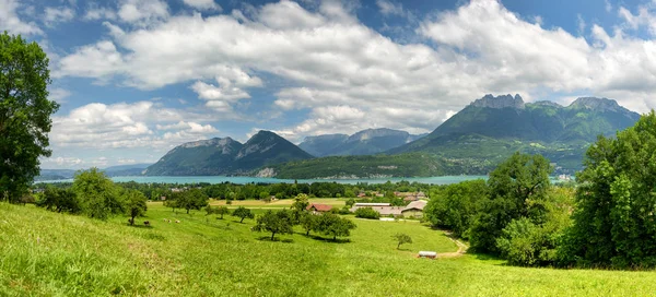 Výhled Jezero Annecy Francouzských Alpách — Stock fotografie