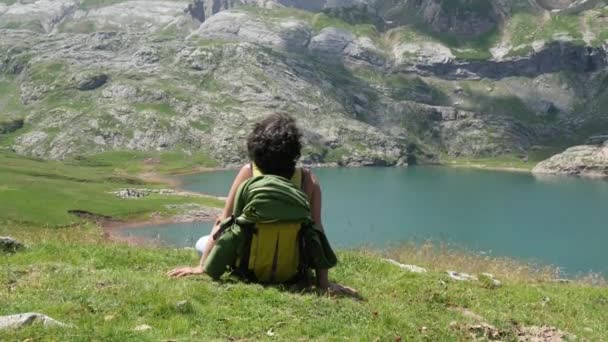 Woman Hiker Looking Lake Estaens Pyrenees Mountains — Stock Video