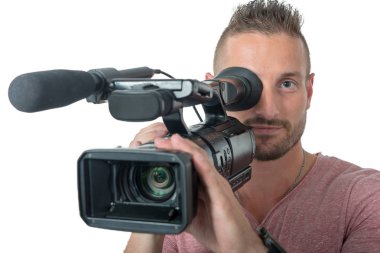 adam beyaz arka plan üzerinde izole profesyonel video kamera ile