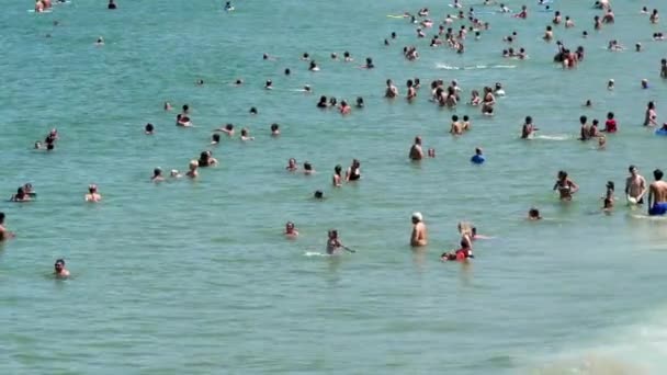 Biarritz Francia Julio 2018 Bañistas Playa Ciudad Biarritz Francia — Vídeo de stock