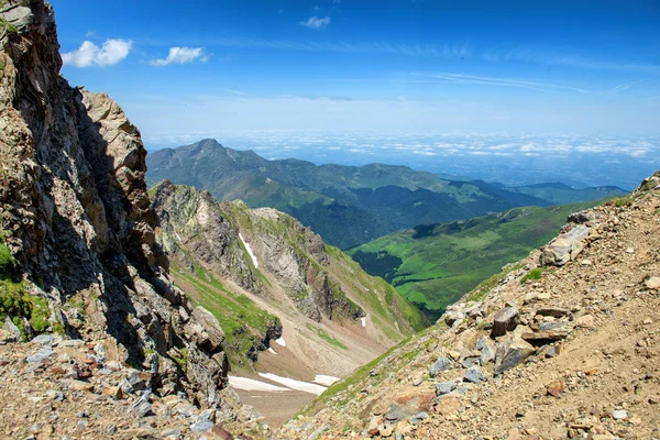 Vista Sulle Montagne Dei Pirenei Con Cielo Azzurro Nuvoloso — Foto Stock