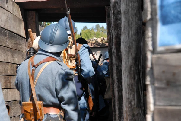 Ranskalainen Sotilas 1918 Juoksuhaudassa — kuvapankkivalokuva